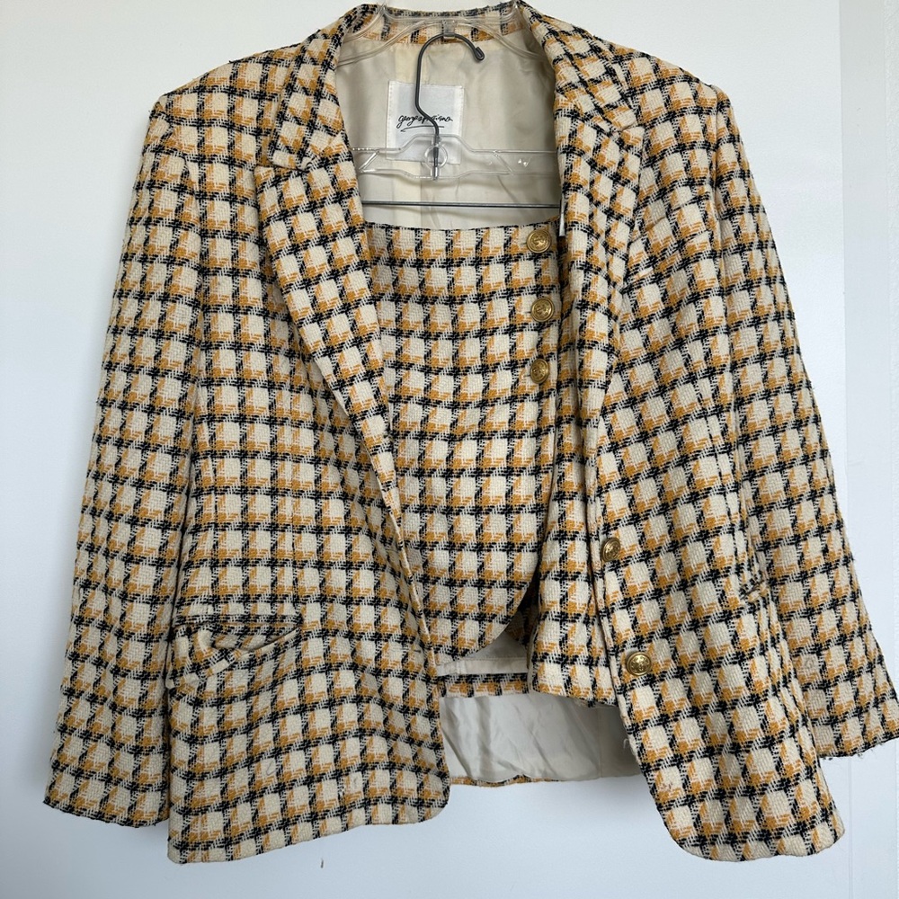 Chic Women's Plaid Blazer and Top Set